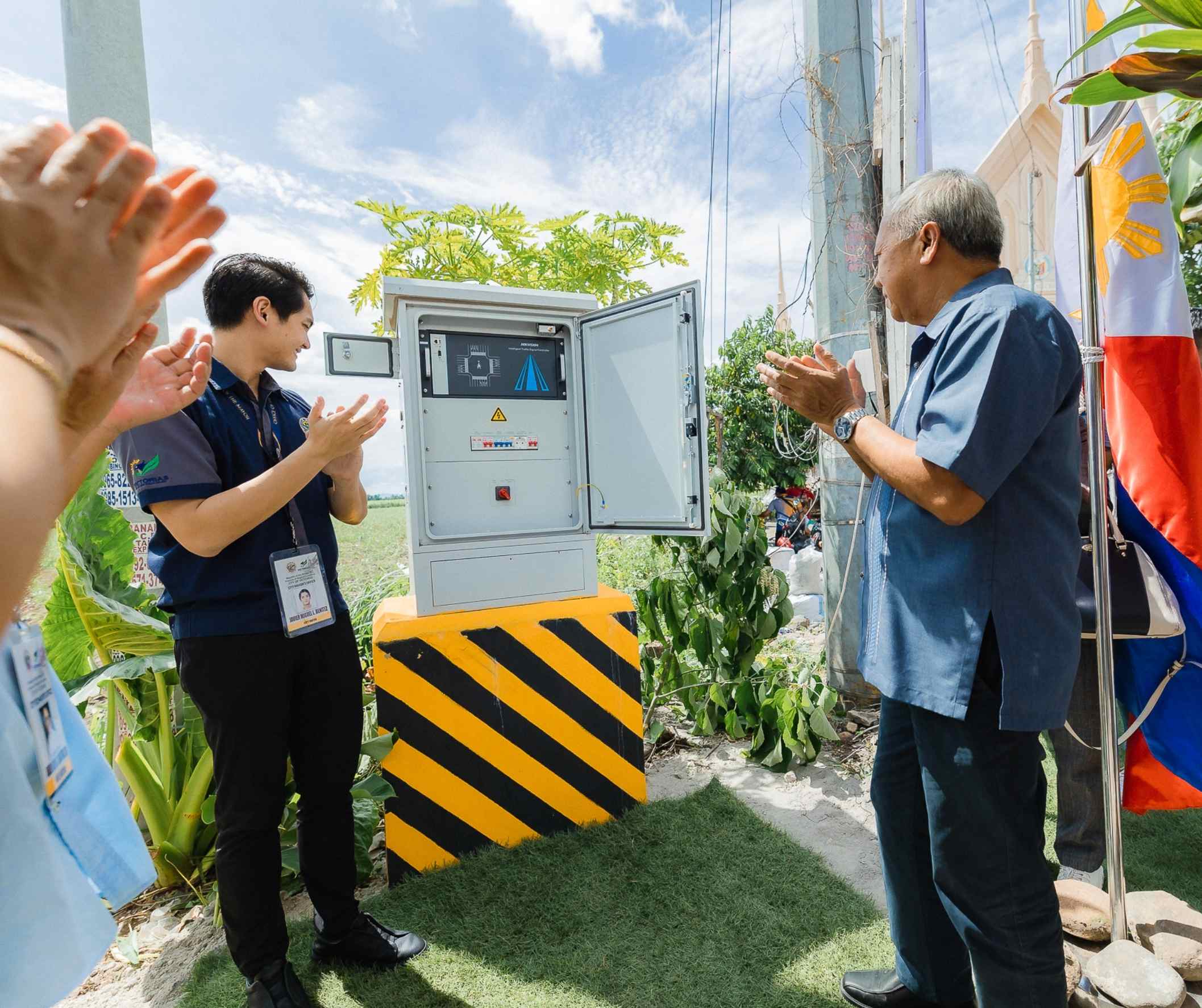 VICTORIAS CITY SWITCHES ON SMART TRAFFIC SYSTEM, INAUGURATES CAFÉ, SATELLITE MARKET